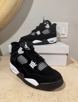Brand New Jordan 4 white thunder size 9 Men