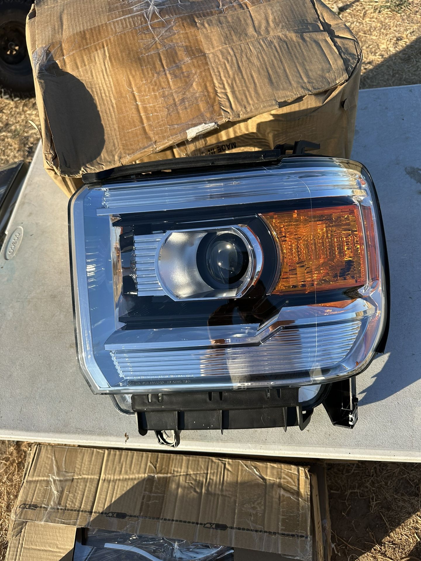 New Gmc Sierra Driver Headlight 14-18