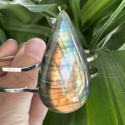New, Beautiful Labradorite Crystal Platinum Plated Bangle Bracelet.
