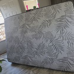 Sealy Posturepedic Medium Queen Mattress 