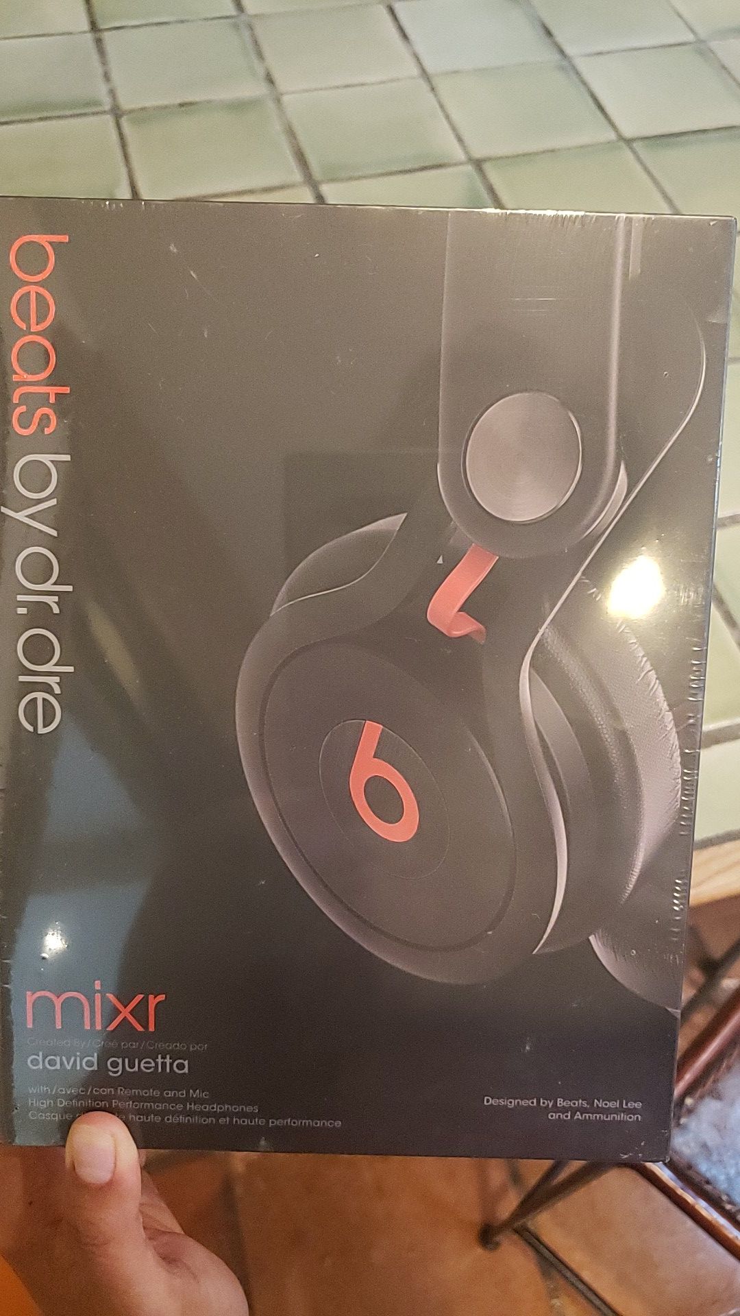 Beats by dr. Dre mixer David guetta unopened
