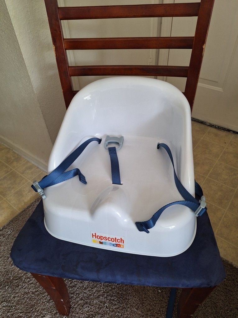 2 x Highchair Hopscotch Lane Booster Seat with Straps, White, Children 6+ Months Unisex