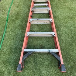 WARNER 6FT FIBERGLASS!   IN GREAT CONDITION!