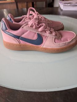 Size 3 girl's Nike