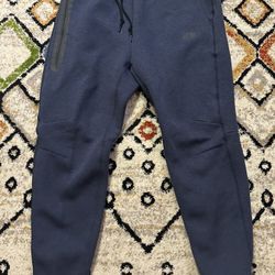 Brand New with tags Men’s Nike tech fleece Pants Size large 