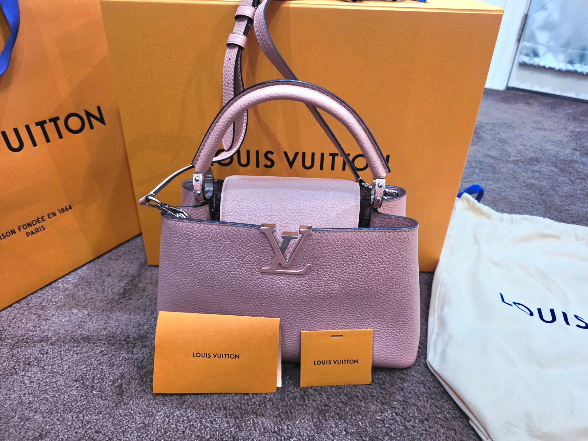 Louis Vuitton Capucines mm magnolia M42258