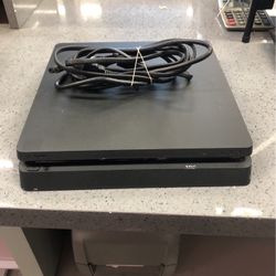 PS4 W/ HDMI CORD $180.00 500 Gb