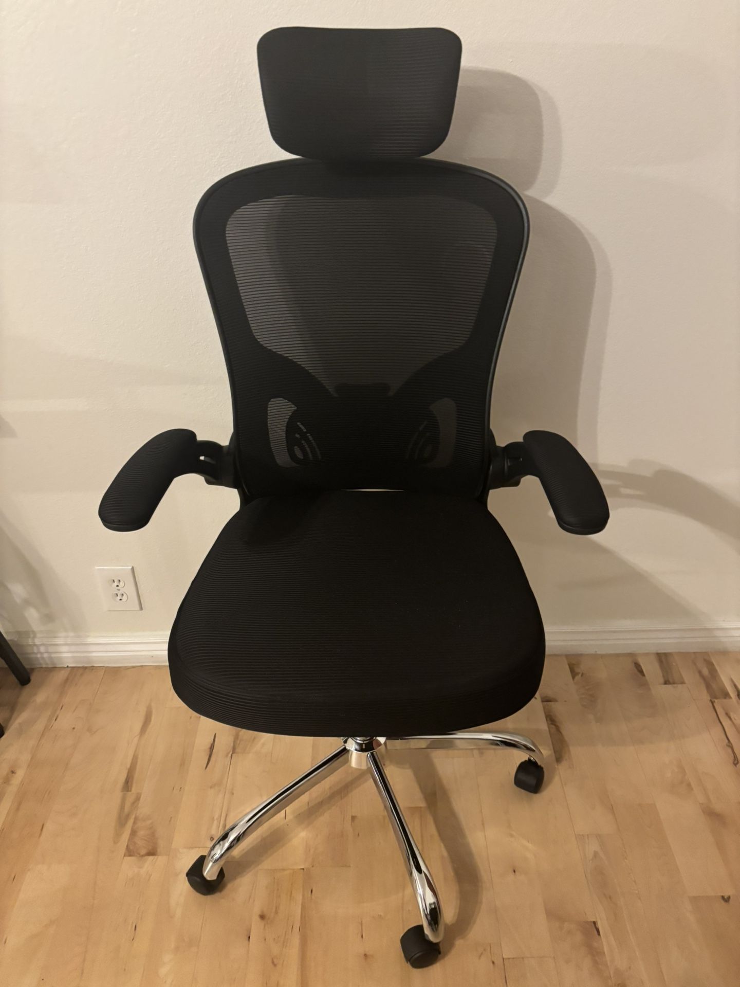 New! Black Mesh Back Executive Office Chair With Adjustable Lumbar And Flip Up Arms