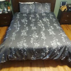 Queen Gray Flower Design Bedspread With Pillow Shams