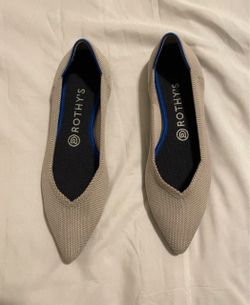 Rothy’s gray/beige pointed flats, 8