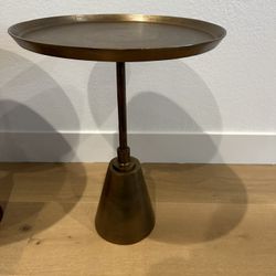 Dovetail Furniture 22” Sunbury End Table