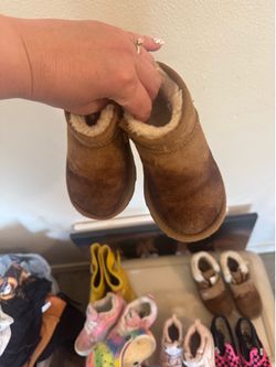 9-11 size kids shoes uggs