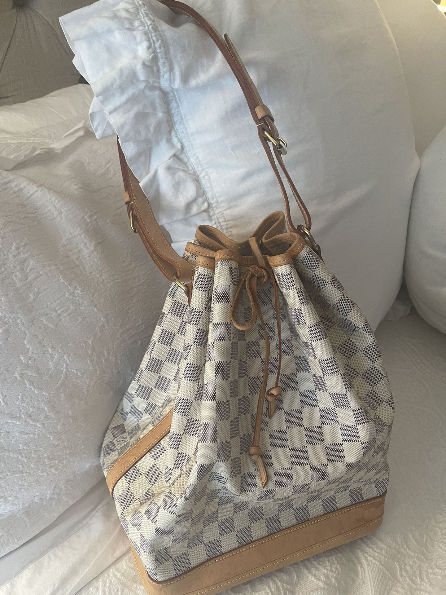 Louis Vuitton Wallet for Sale in Ramsey, NJ - OfferUp