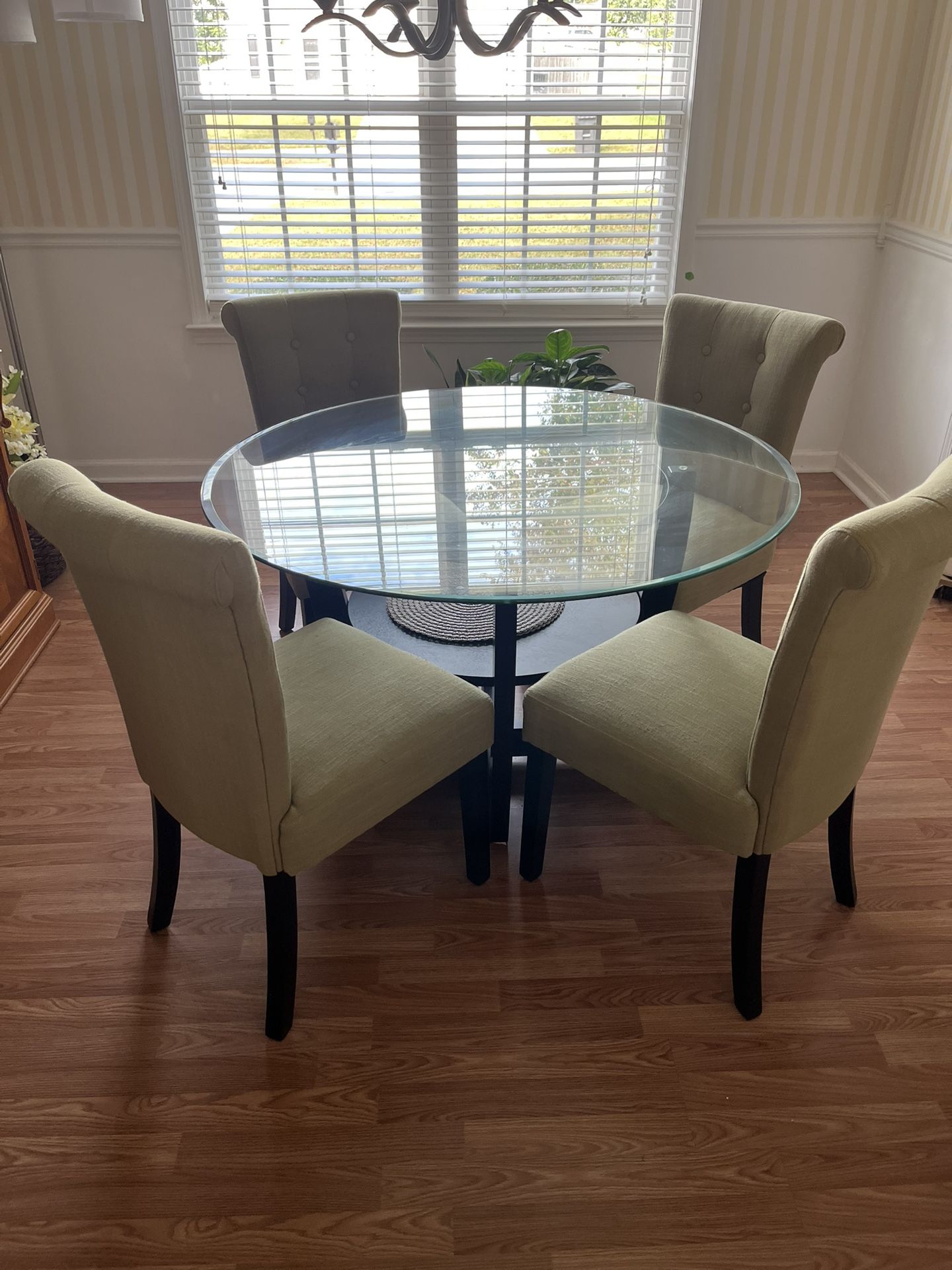 Dining Table + 4 Chairs