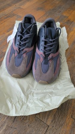 Yeezy 700 Boost Mauve