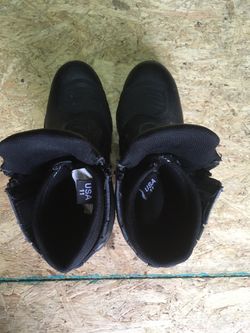 Motorcycle boots with reflectors on back