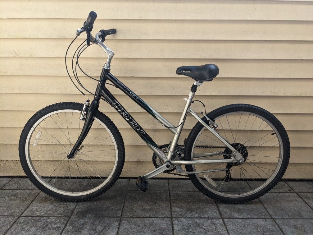 Trek 26" 21-Speed Hybrid Gravel/Mountain /Road Bike + Seat Suspension + Gel Comfort Seat + Easy Twist Shift/Light Low 17" Frame (MSRP $420)