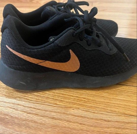 Women's Nike 7.5