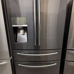 Samsung full kitchen black stainless steel combo set. Refrigerator, stove, microwave, Diswasher