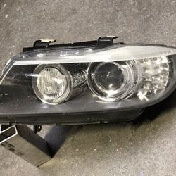 2009-2011 BMW 3 SERIES LEFT DRIVER SIDE HEADLAMP, HEADLIGHT XENON IN GREAT USED CONDITIONS