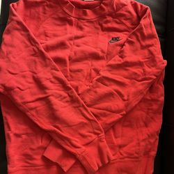Nike sweater sweter size L but fits Small - $5