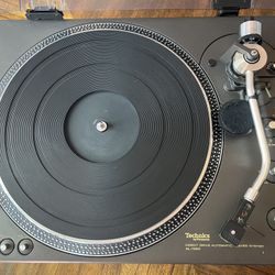 Technics Turntables (2)