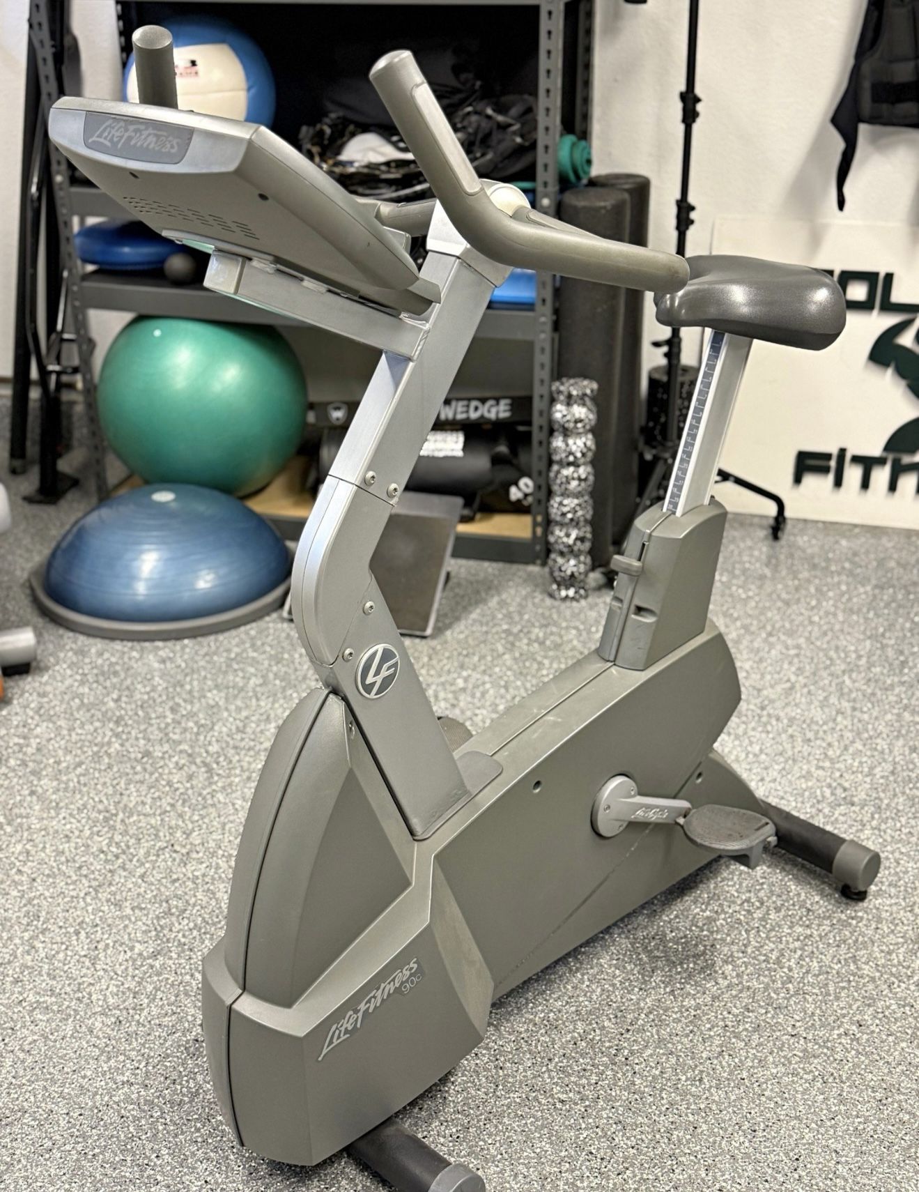 Life Fitness 90C Stationary Bike - Commercial Gym Quality