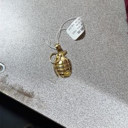 10k gold pendant 