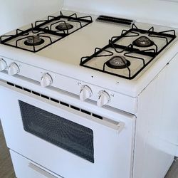 Preciosa Estufa De Gas 🔥 Frigidaire Seminueva Un Año De Uso Lista Para Usar Super Limpia Trabaja Muy Bien Los Cuatro Quemadores Y El Horno 🔥$180
