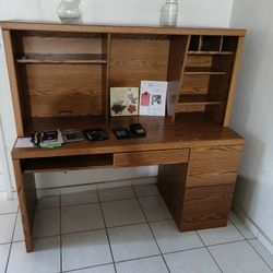 Desk In Good Condition $40 OBO Estate Sale  Saturday 6/14