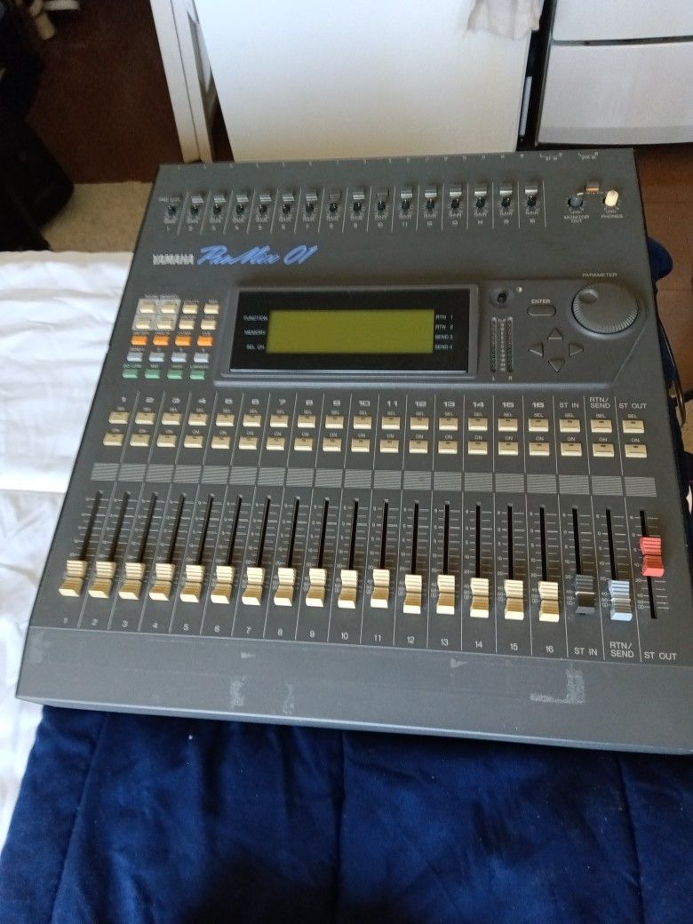 Yamaha Pro mix 01