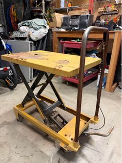 Hydraulic lift cart
