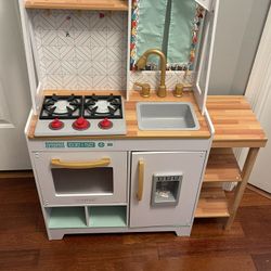 Kids kitchen set 