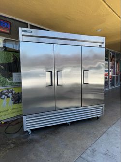 True commercial refrigerator 3 Door LED