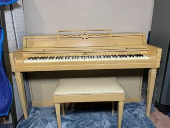 Vintage Wurlitzer 88-Key Console Piano w/ Bench – Light Oak Finish
