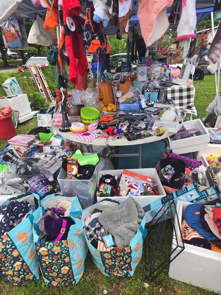 Yard Sale Halloween Items Xmas Misc.. 1& Up