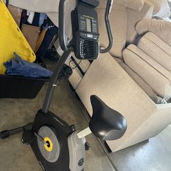 Gold's Gym Cycle Trainer 300 Ci Upright Exercise Bike - iFit Compatible