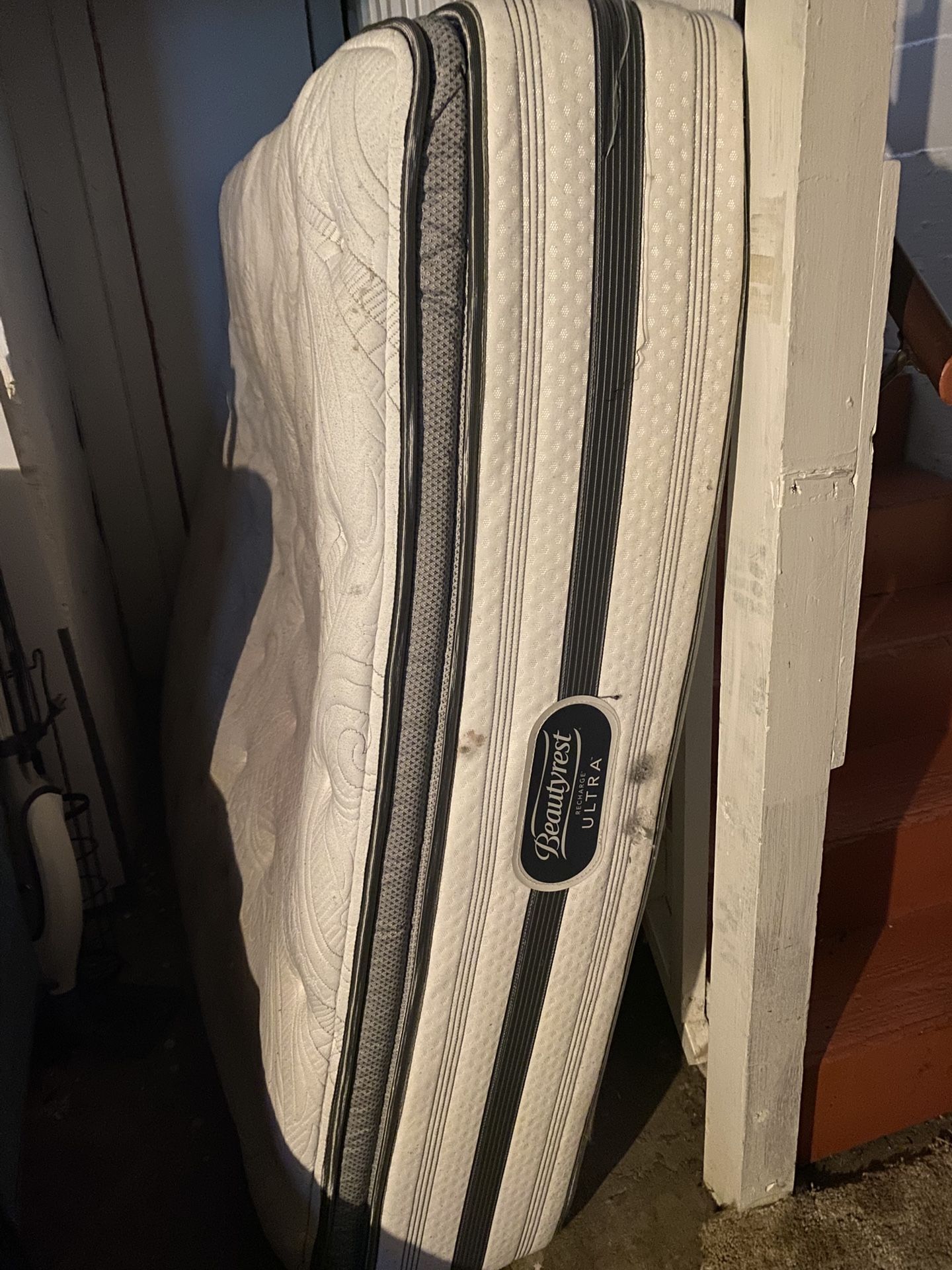 Queen Pillow Top Mattress