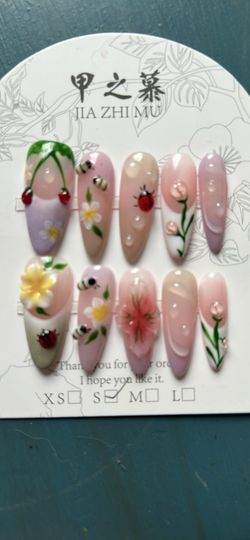 Press on nails