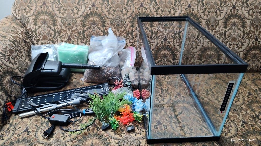 10 Gallon Aquarium with Complete accessories.