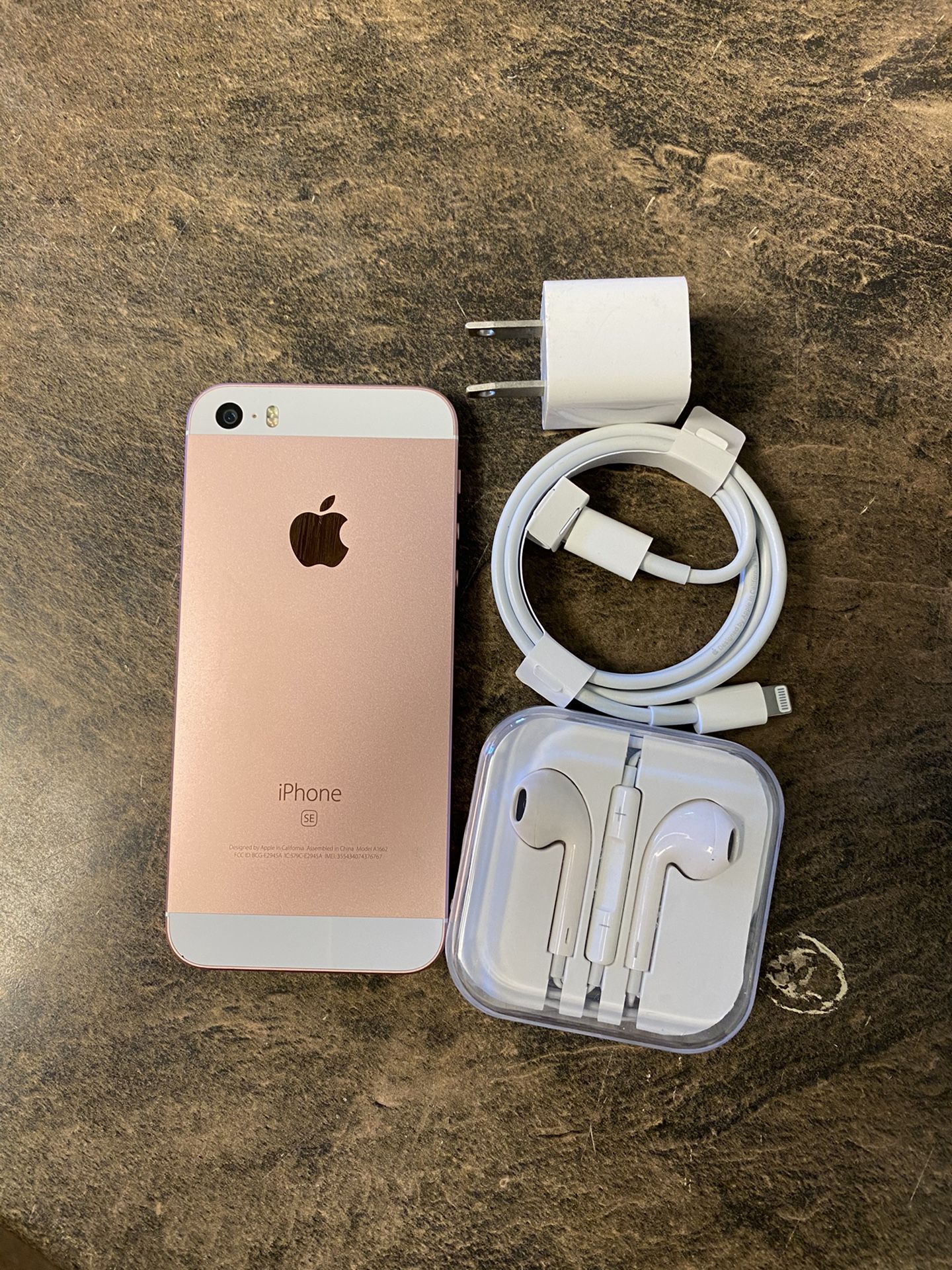 iPhone SE 初代 本体 ピンクゴールド 【公式通販】