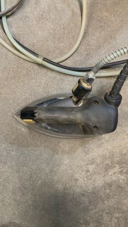 Gravity feed steam Iron for clothes