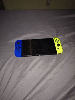 Nintendo Switch Console w/ Dock
