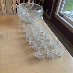 Glass Lunch Bowl With 18 Glass Cups 