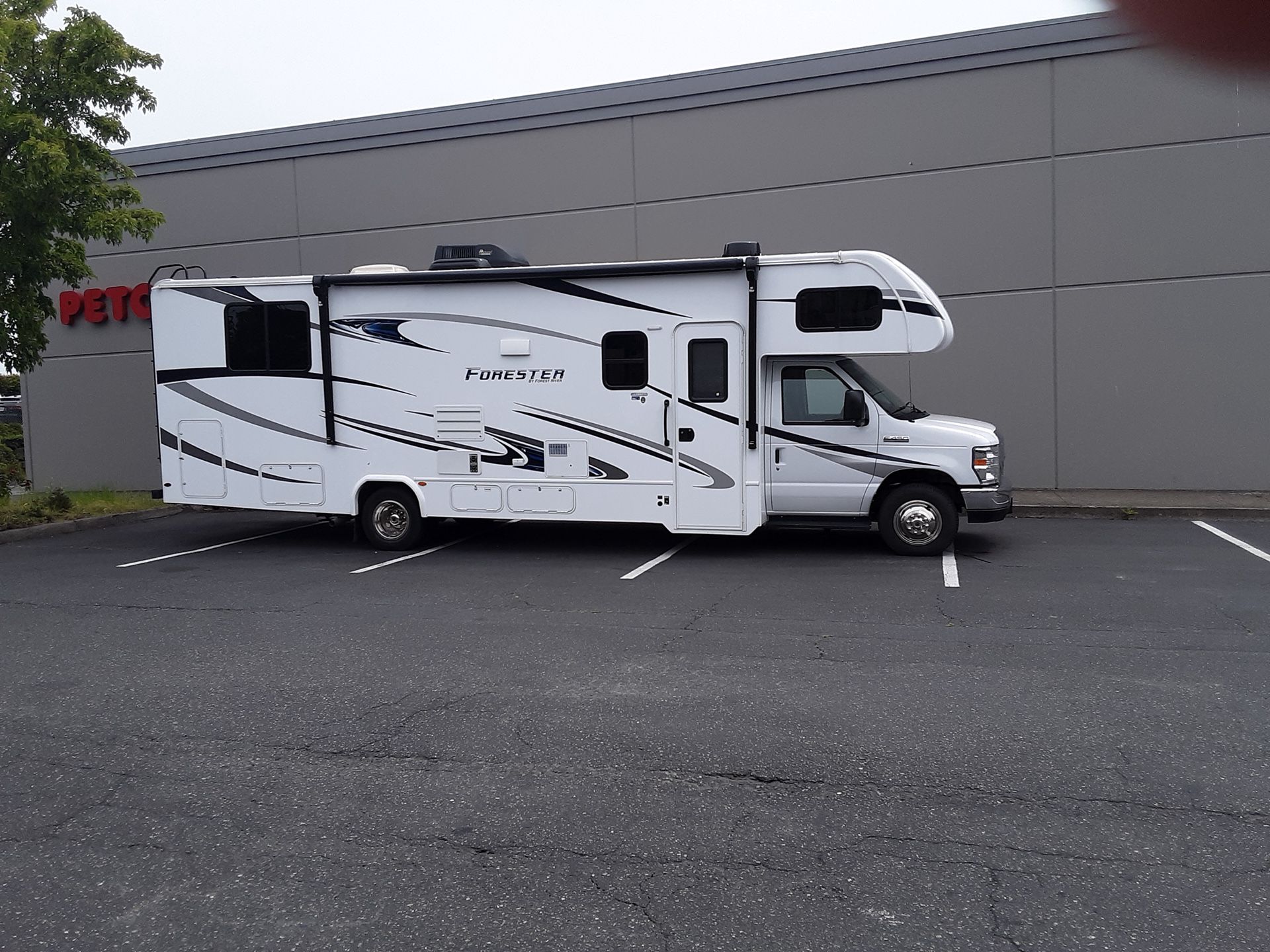 PRICE REDUCTION! Vacation Comfort On Wheels