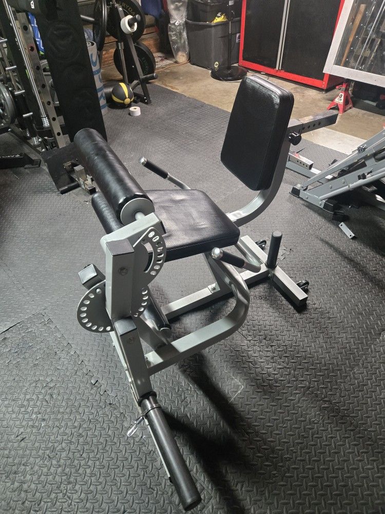 Leg Extension/Leg Curl Combo Machine