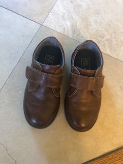 Kids shoe boys size 9 brown good condition
