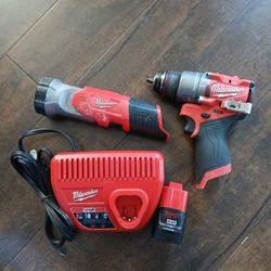 Milwaukee Impact Drill Driver Battery Charger Flashlight Tool Set 