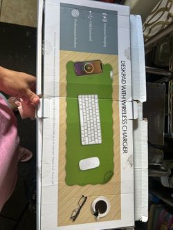 Deskpad with wireless charger