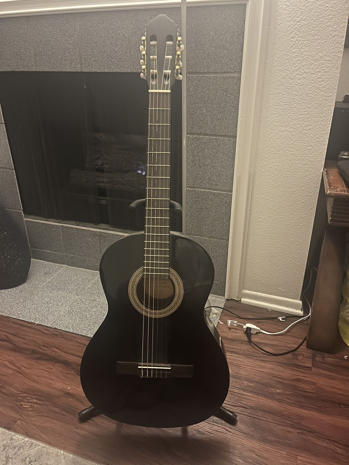 Lucero LC100 Classical Guitar